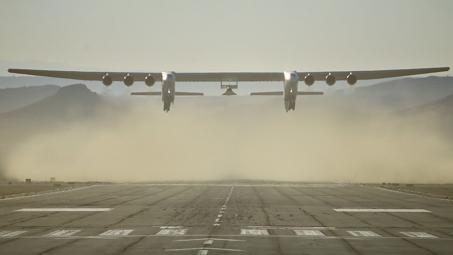 World s Largest Plane Flies With A Hypersonic Vehicle For The First world-s-largest-plane-flies-with-a-hypersonic-vehicle-for-the-first