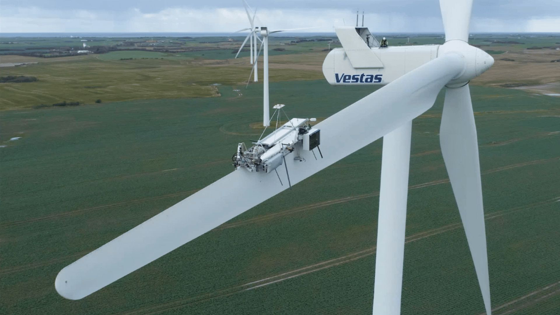 New BladeRobots serve wind turbines ‘4 times faster’ than conventional ...