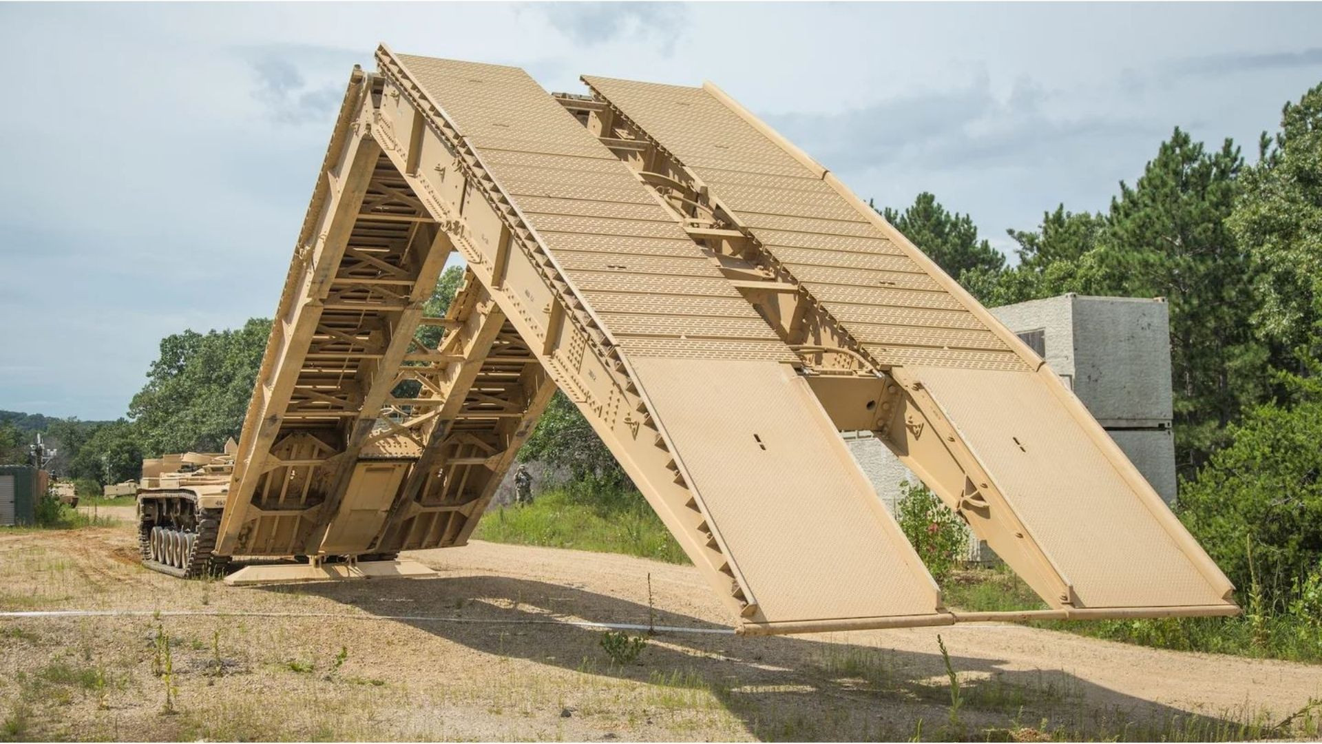 US-Ukraine $400 million military aid includes mobile armored bridges