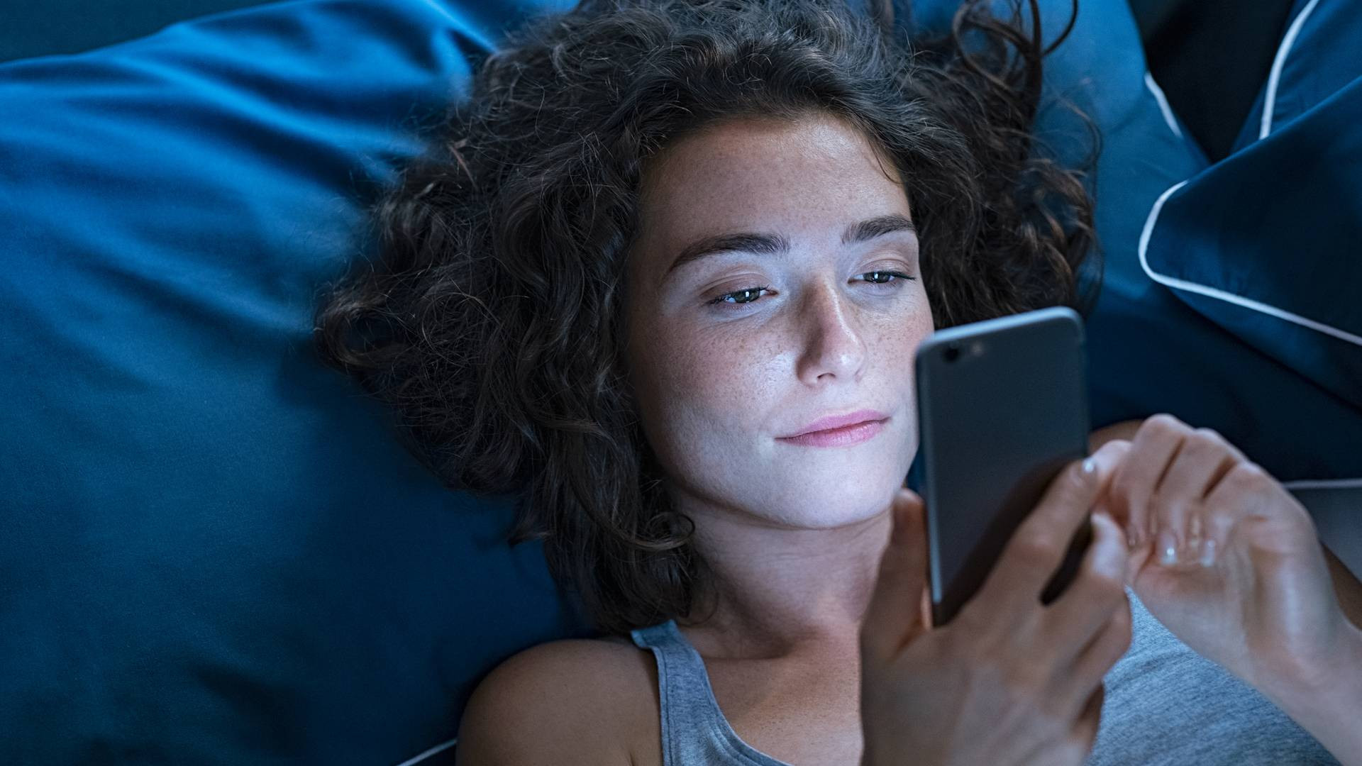 Space research says you shouldn’t use your phone before sleep