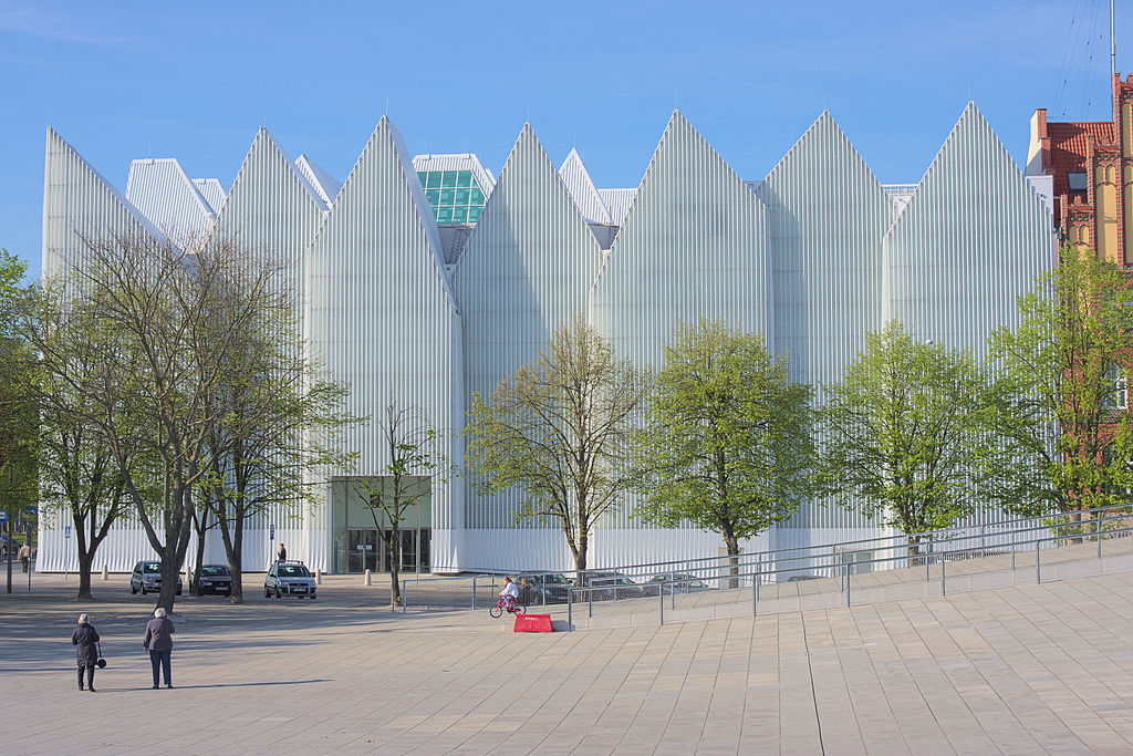 25 Glass Houses, Domes, and Other Incredible Glass Constructions Around the World 25 Glass Houses, Domes, and Other Incredible Glass Constructions Around the World
