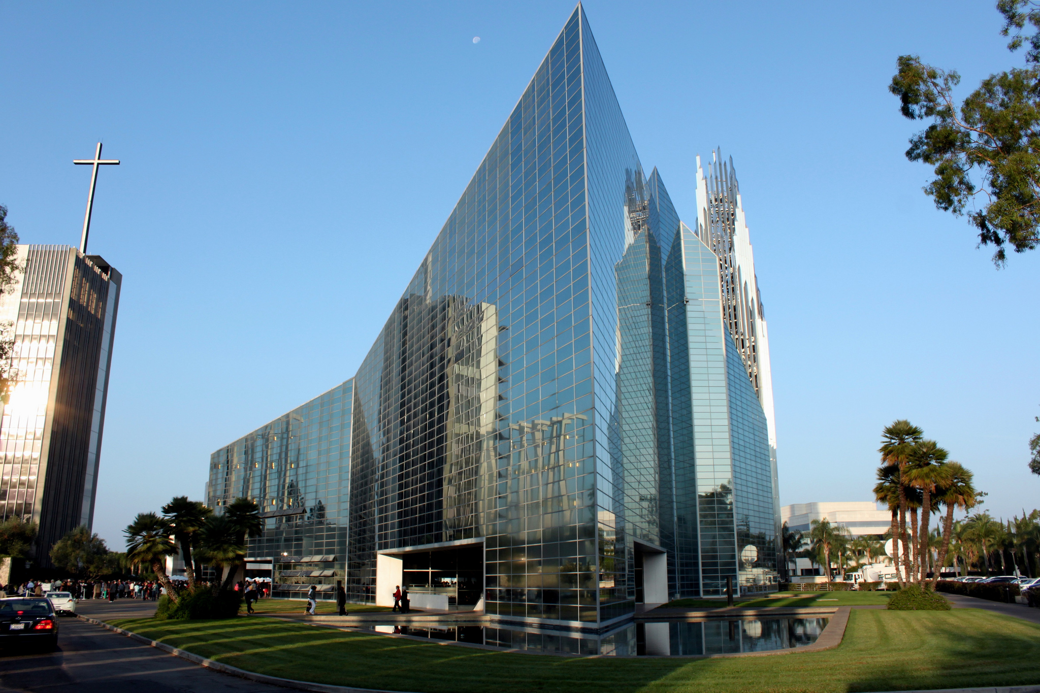 25 Glass Houses, Domes, and Other Incredible Glass Constructions Around the World 25 Glass Houses, Domes, and Other Incredible Glass Constructions Around the World