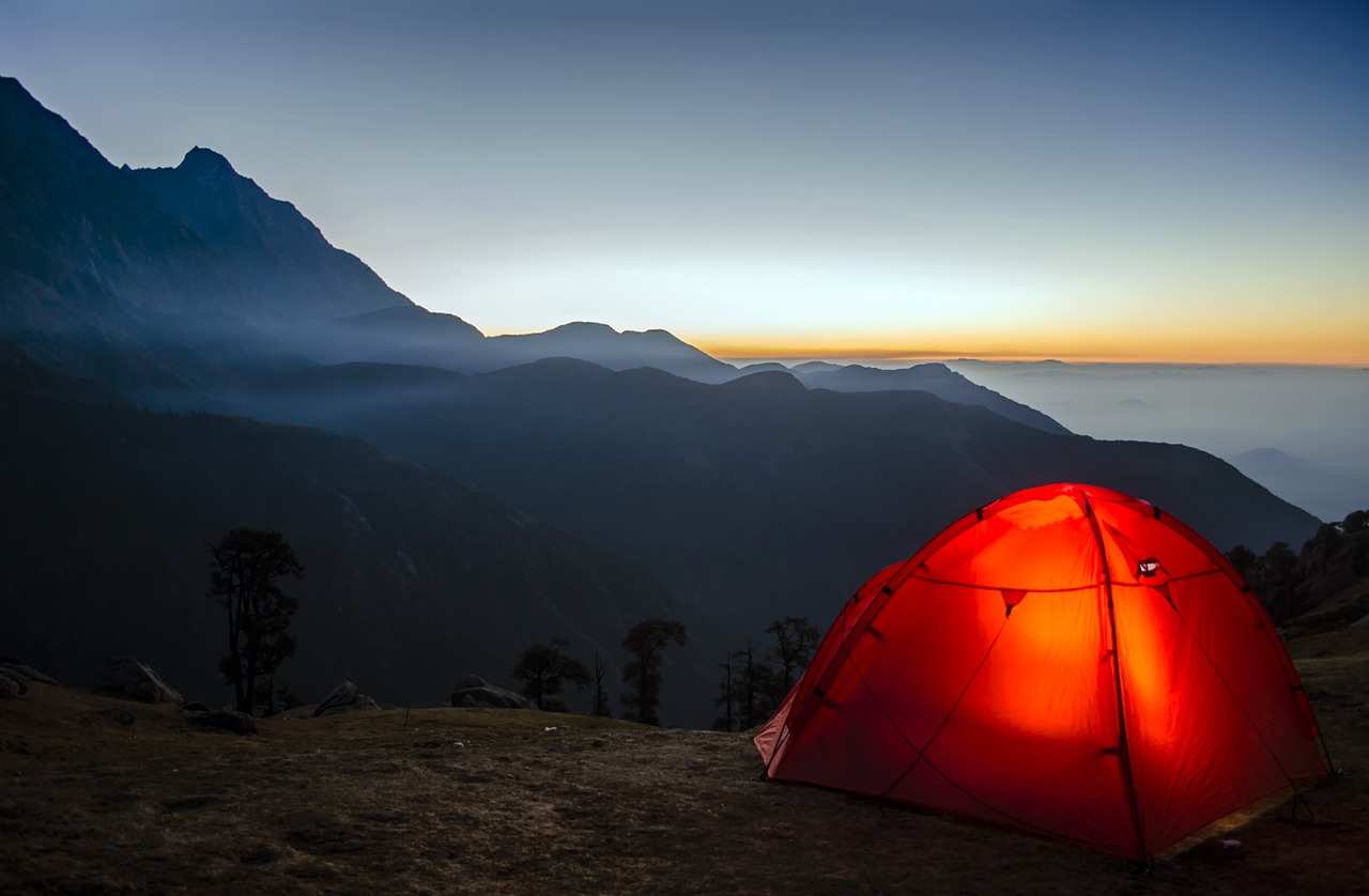 30 Apps, Gadgets, and Items You Need For Your Backpacking Adventure 30 Apps, Gadgets, and Items You Need For Your Backpacking Adventure