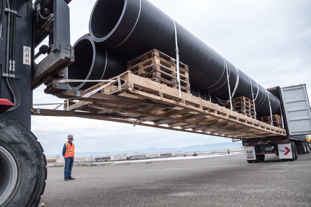 This Giant Ocean Cleaning Machine Will Tackle the World's Plastic Pollution Problem This Giant Ocean Cleaning Machine Will Tackle the World's Plastic Pollution Problem