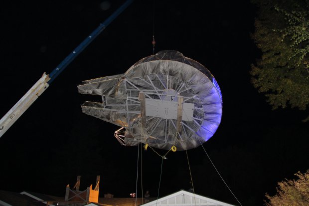 Man Installs Massive Millennium Falcon Spaceship Replica on Top of His Roof Man Installs Massive Millennium Falcon Spaceship Replica on Top of His Roof