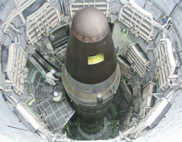 aliens nuke em