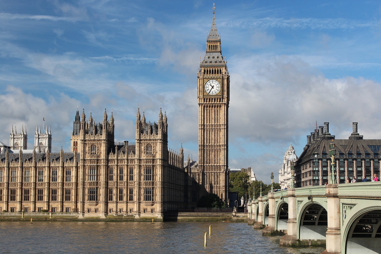 12 Tilting Towers From Across the Globe 12 Tilting Towers From Across the Globe