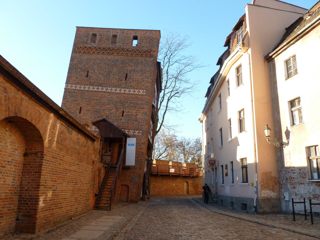 12 Tilting Towers From Across the Globe 12 Tilting Towers From Across the Globe