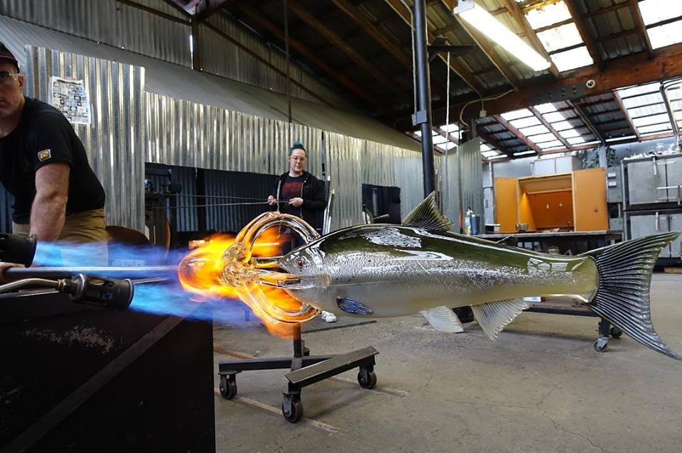 This Glass Artist Created a Sea Turtle Sculpture So Lifelike You'll Swear It's Real This Glass Artist Created a Sea Turtle Sculpture So Lifelike You'll Swear It's Real