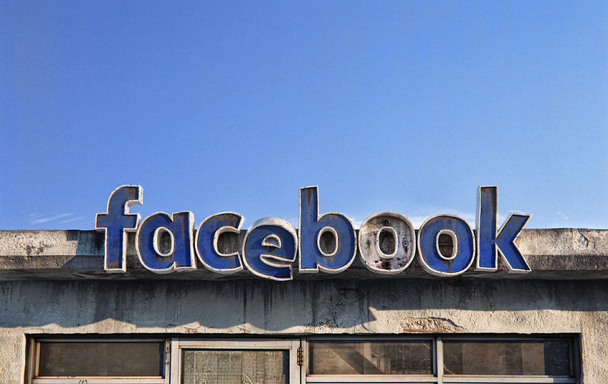 Post-Apocalyptic Digital Art Series Compares Social Media to Social Decay Post-Apocalyptic Digital Art Series Compares Social Media to Social Decay