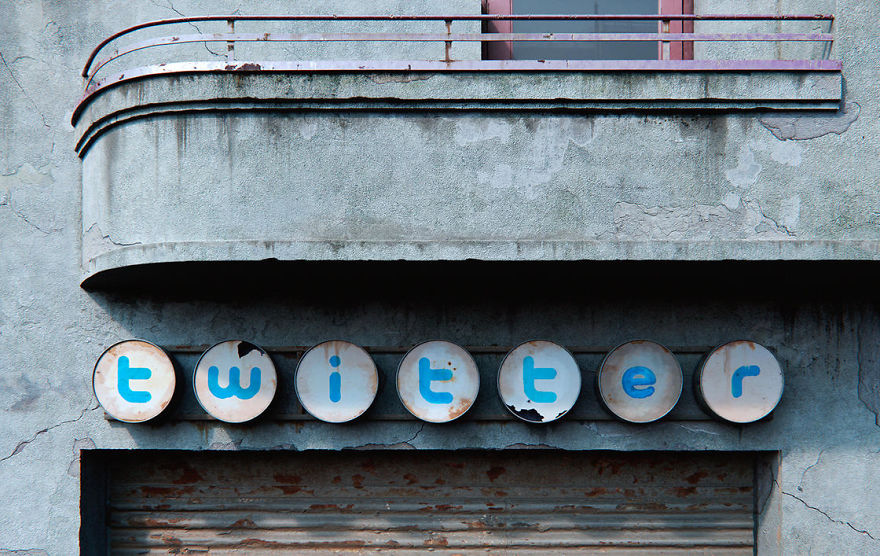 Post-Apocalyptic Digital Art Series Compares Social Media to Social Decay Post-Apocalyptic Digital Art Series Compares Social Media to Social Decay