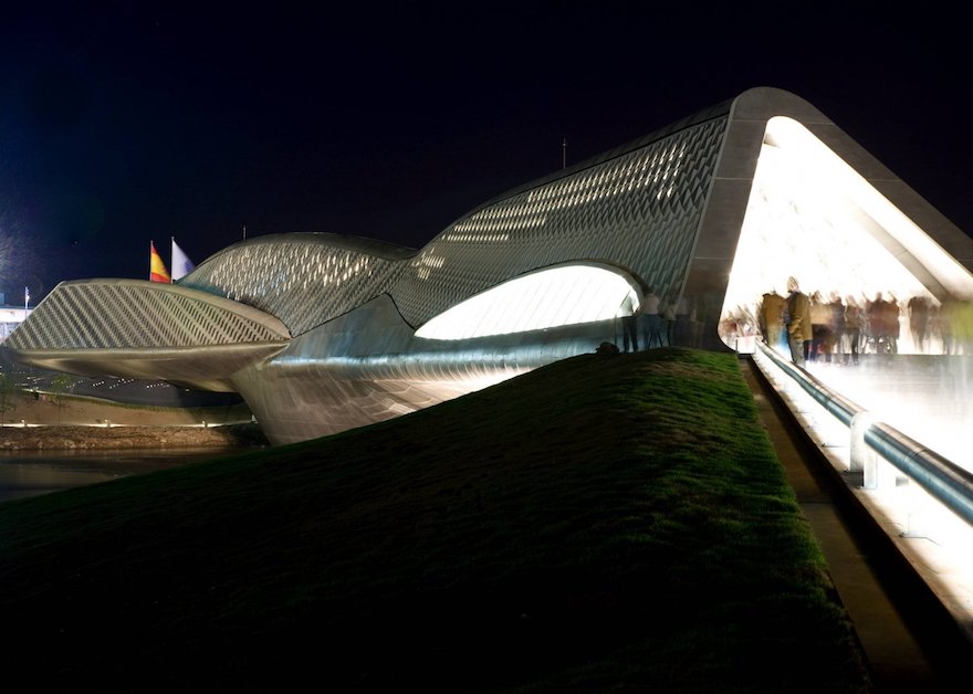 Queen of the Curve: 11 of Zaha Hadid’s Most Memorable Collaborative Products and Architectural Projects Queen of the Curve: 11 of Zaha Hadid’s Most Memorable Collaborative Products and Architectural Projects