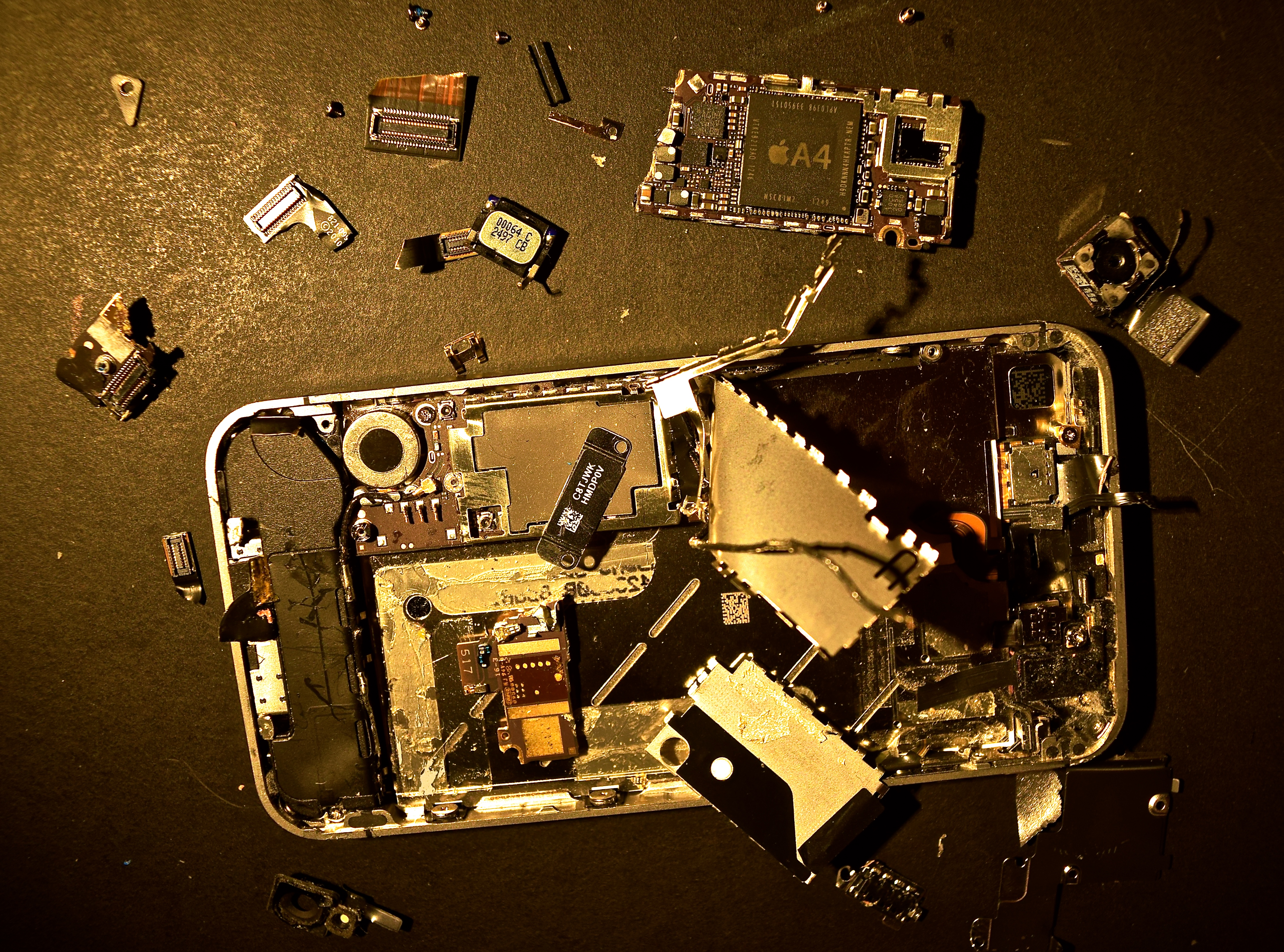 Here's a Close Up Look of What Causes Smartphone Batteries to Explode