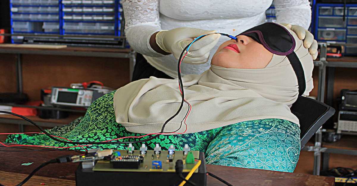 This New Invention Lets You Smell Things Through Electricity