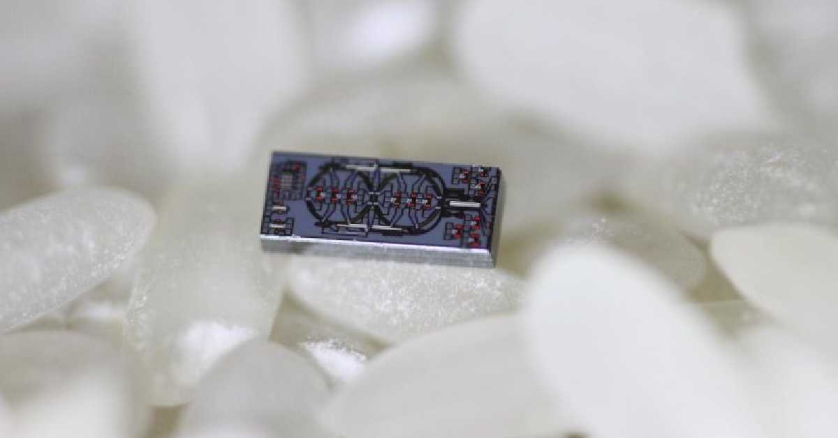 The World's Tiniest Optical Gyroscope is Now Smaller Than a Grain of Rice