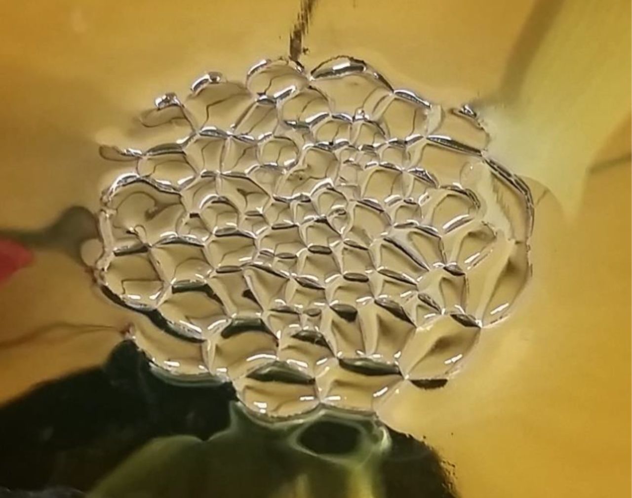 This 17-Year-Old's Visualization of an Electric Honeycomb Surprised the ...