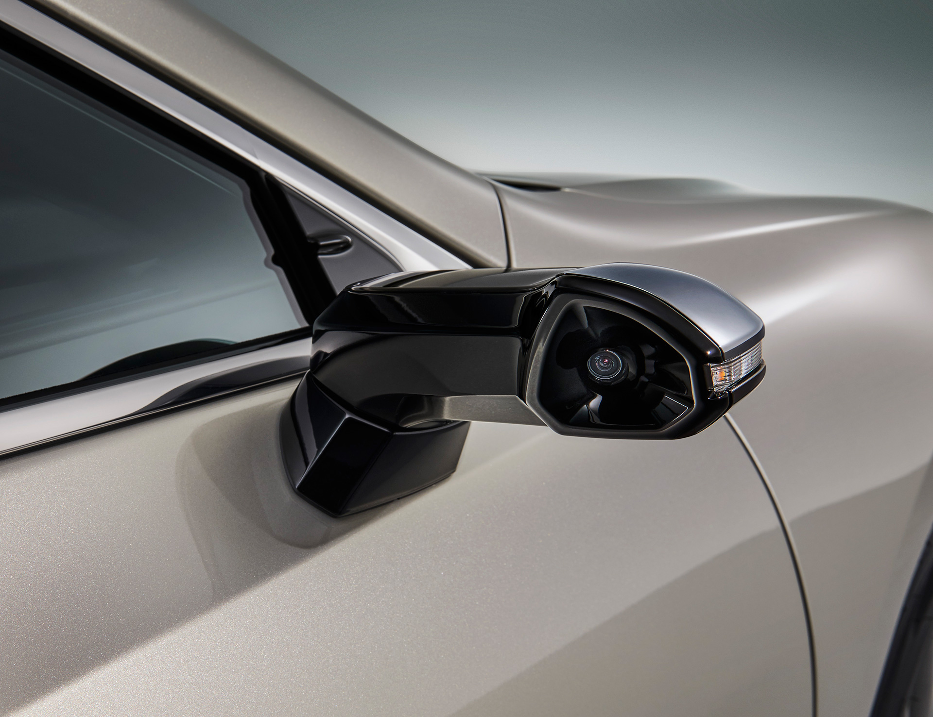Lexus Rse Monitor World's First Digital Side-View Monitors Unveiled by Lexus