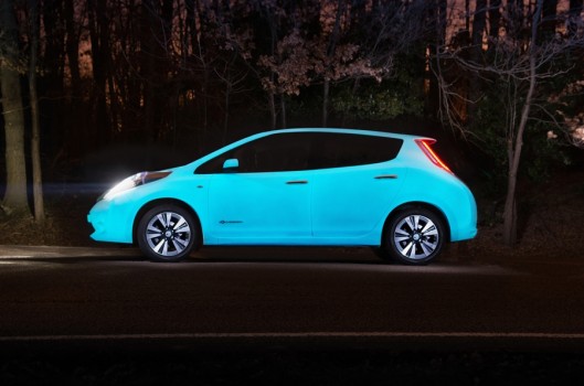 glow-in-the-dark-nissan-leaf-0