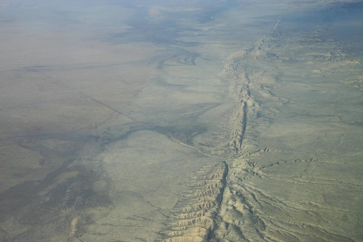 Southern California Hit by 6.4 Magnitude Earthquake, 50% Chance of Another Large Quake Southern California Hit by 6.4 Magnitude Earthquake, 50% Chance of Another Large Quake