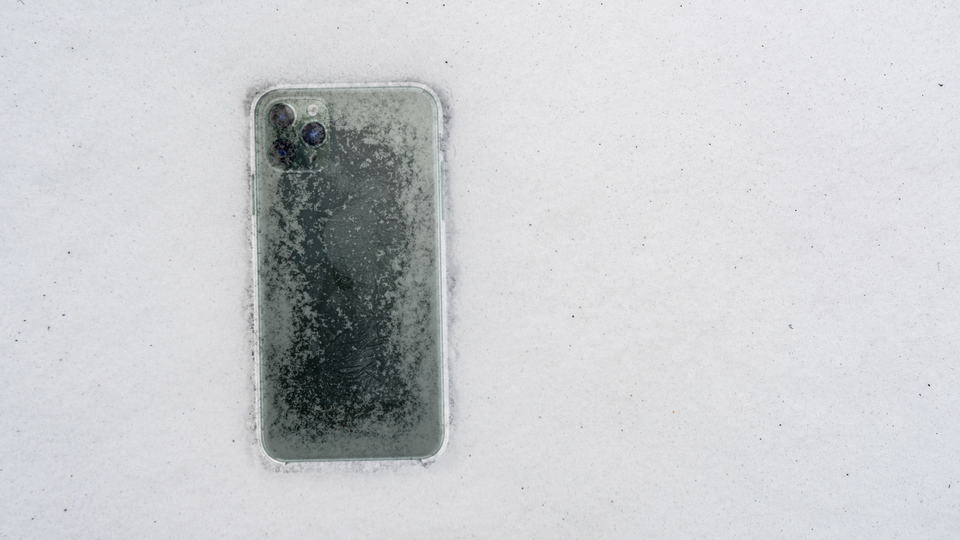 iPhone 11 Pro Survives a Month at the Bottom of a Frozen Lake