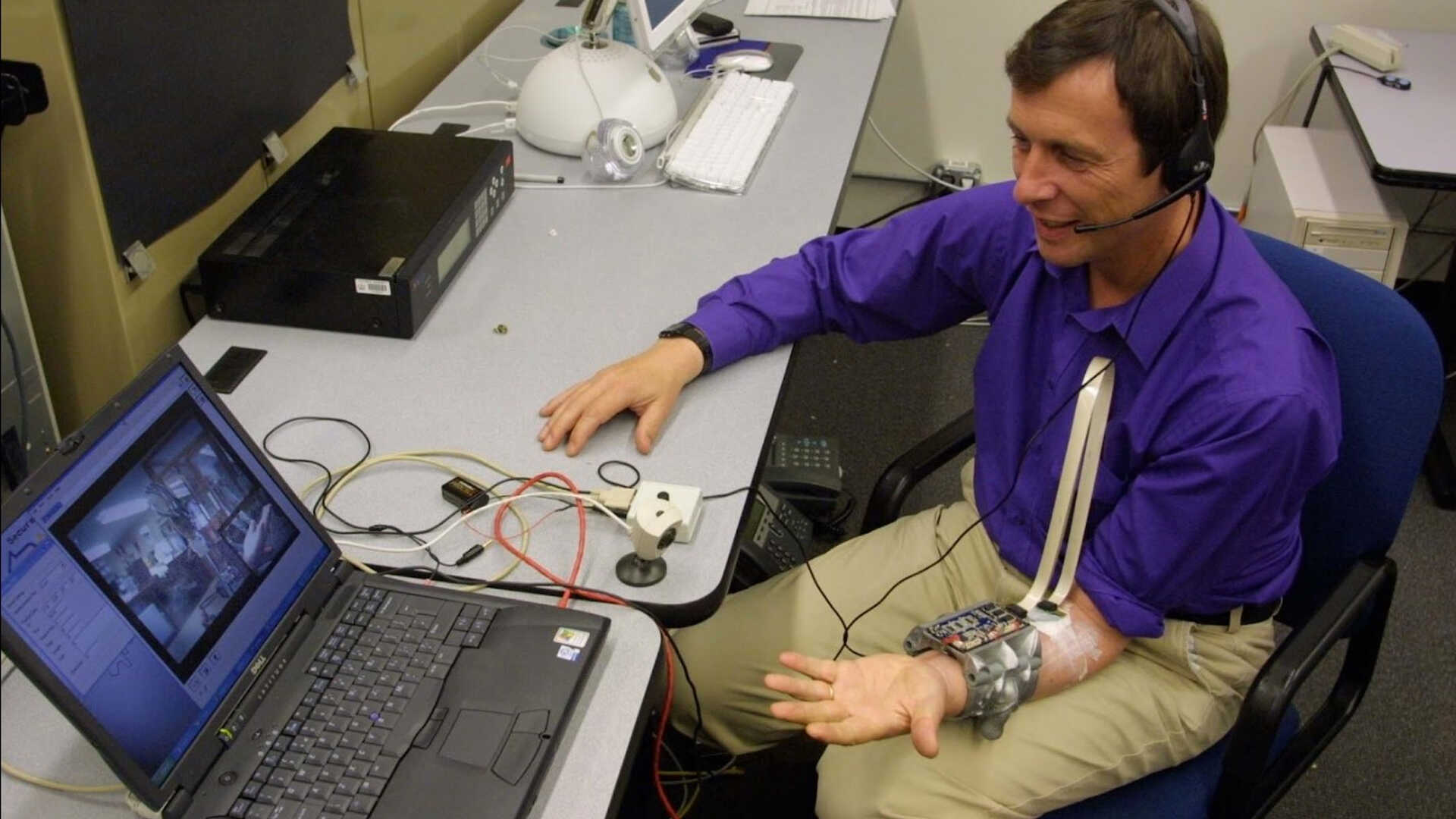 Kevin Warwick using a cyborg implant.