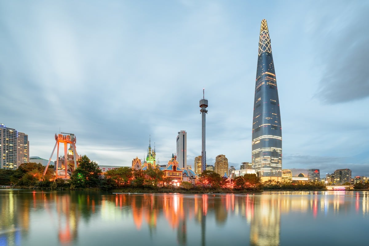 15 Impressively Tall Buildings That Are Scraping the Sky 15 Impressively Tall Buildings That Are Scraping the Sky