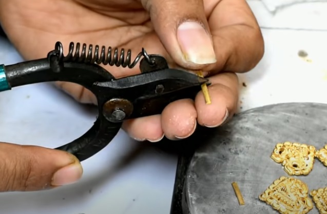 diy golden necklace gold strips