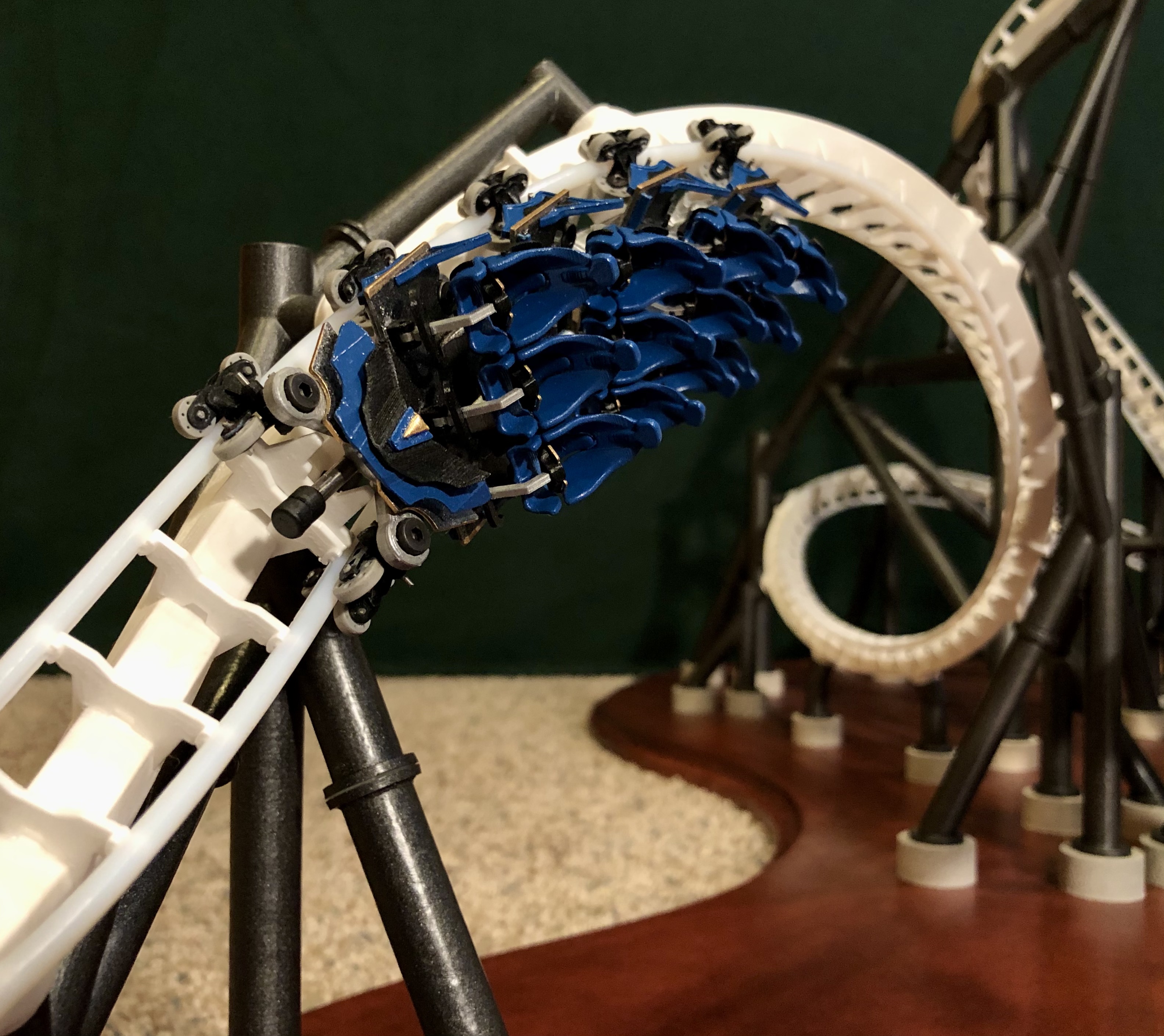Engineer Builds Self-Launching Miniature Roller Coaster With 3,000 Parts Engineer Builds Self-Launching Miniature Roller Coaster With 3,000 Parts