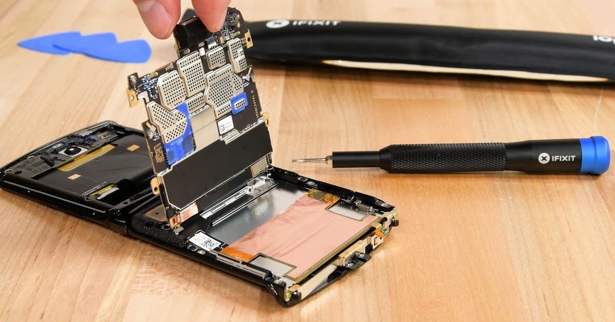 iFixit Rate Motorola Razr as One of the Most Complicated Phones They've ...