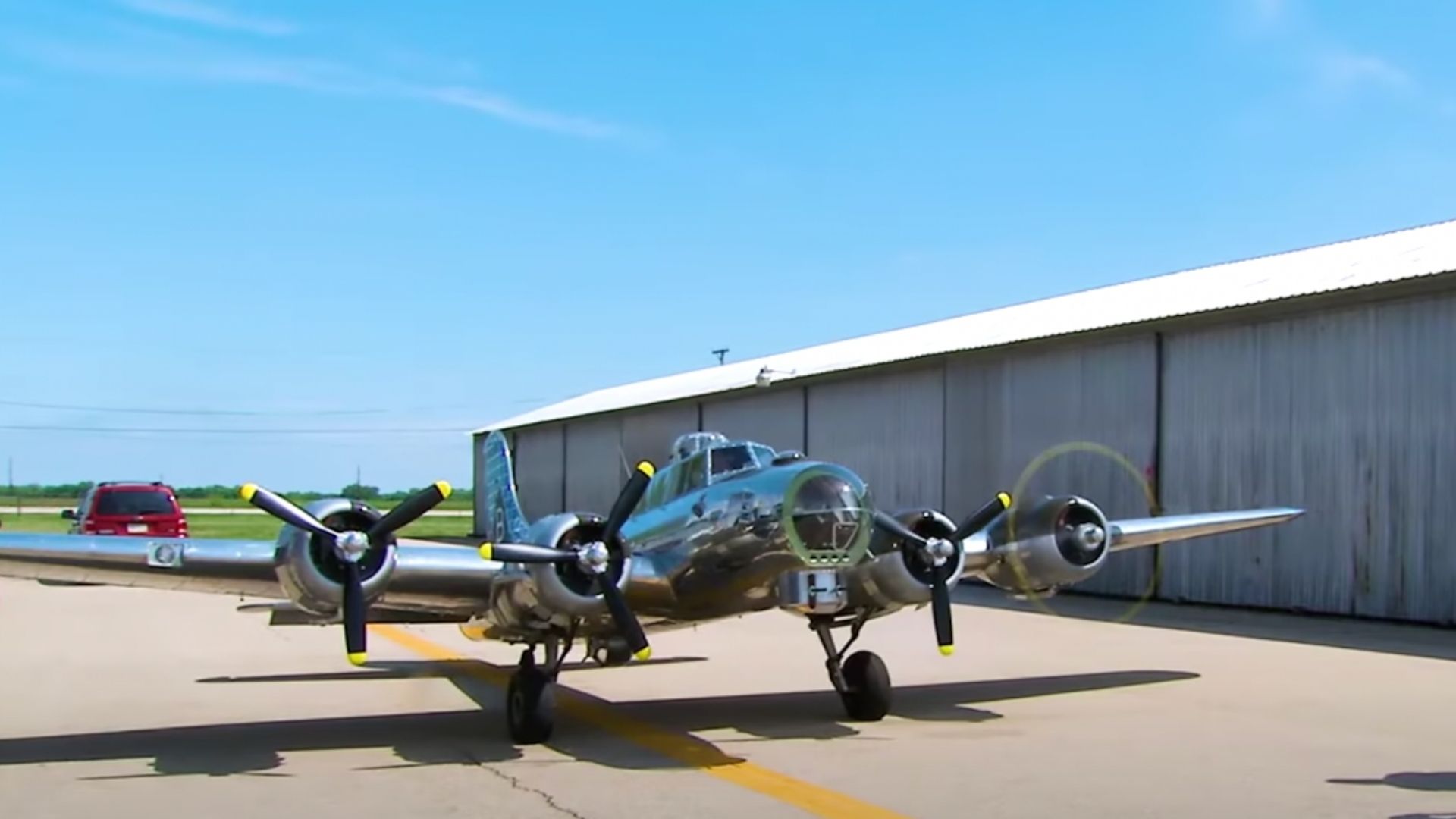 A Pilot Built a 1:3 Scale B-17 Bomber Replica That Actually Flies