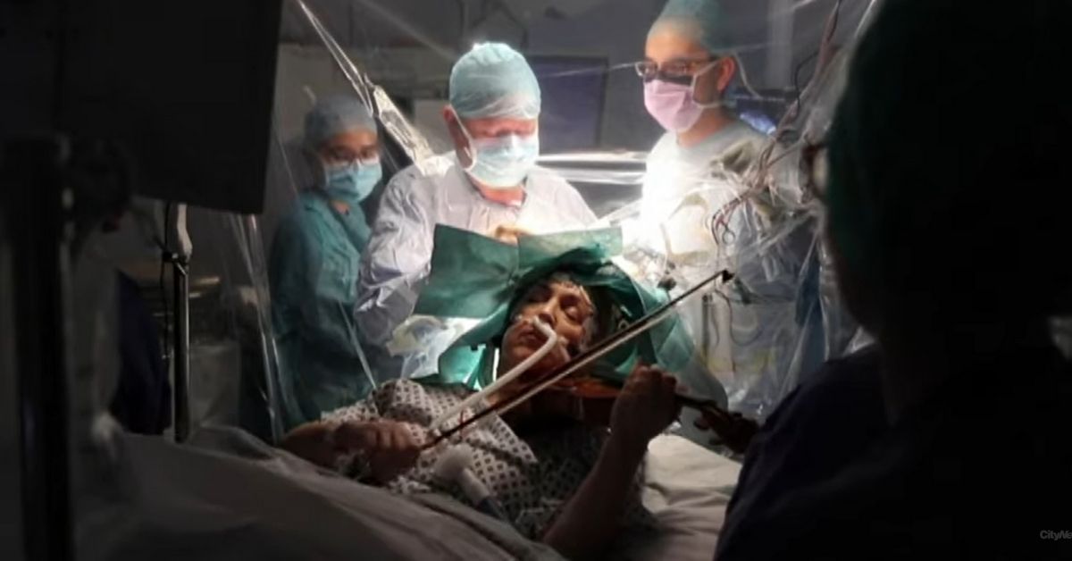 Brave Violinist Plays Violin During Brain Surgery