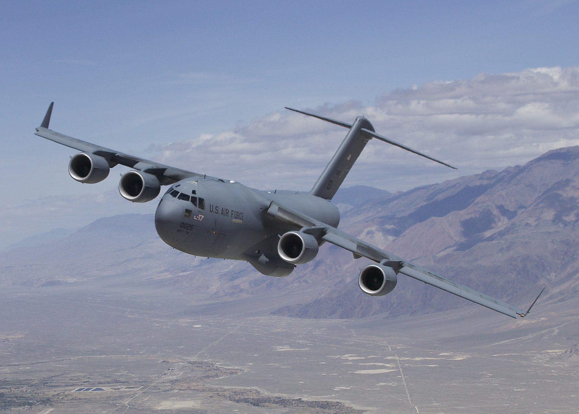 Watch a Massive Military Jet Fly Between Buildings in Australia Watch a Massive Military Jet Fly Between Buildings in Australia
