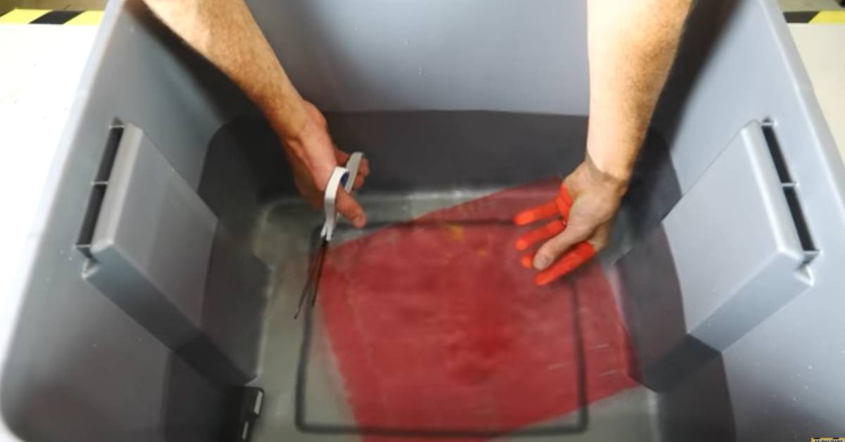 YouTuber Shows You How To Use Water To Cut Glass with Scissors
