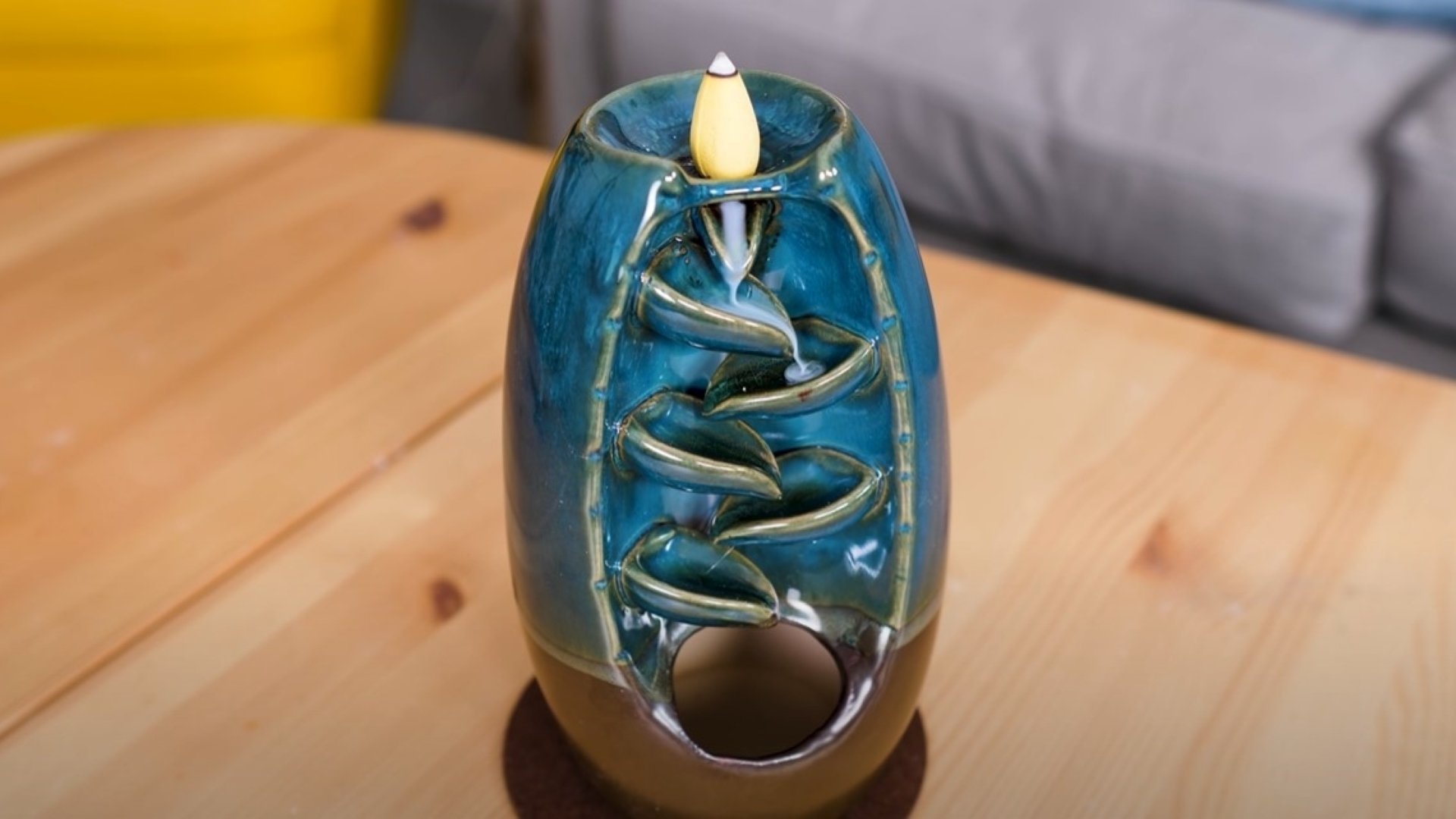 How backflow incense burners make smoke fall