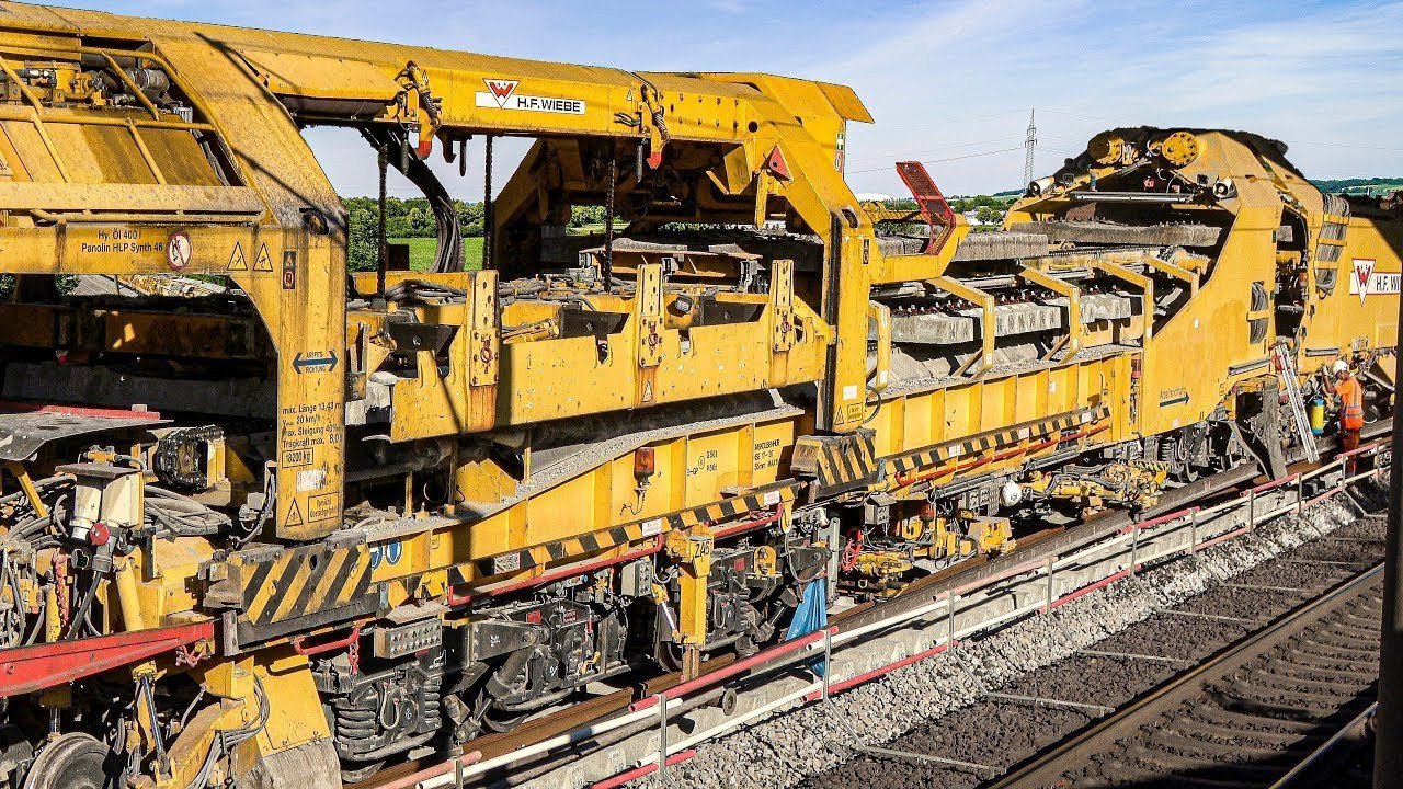 Incredible Railway Recovery Machine Lays New Track