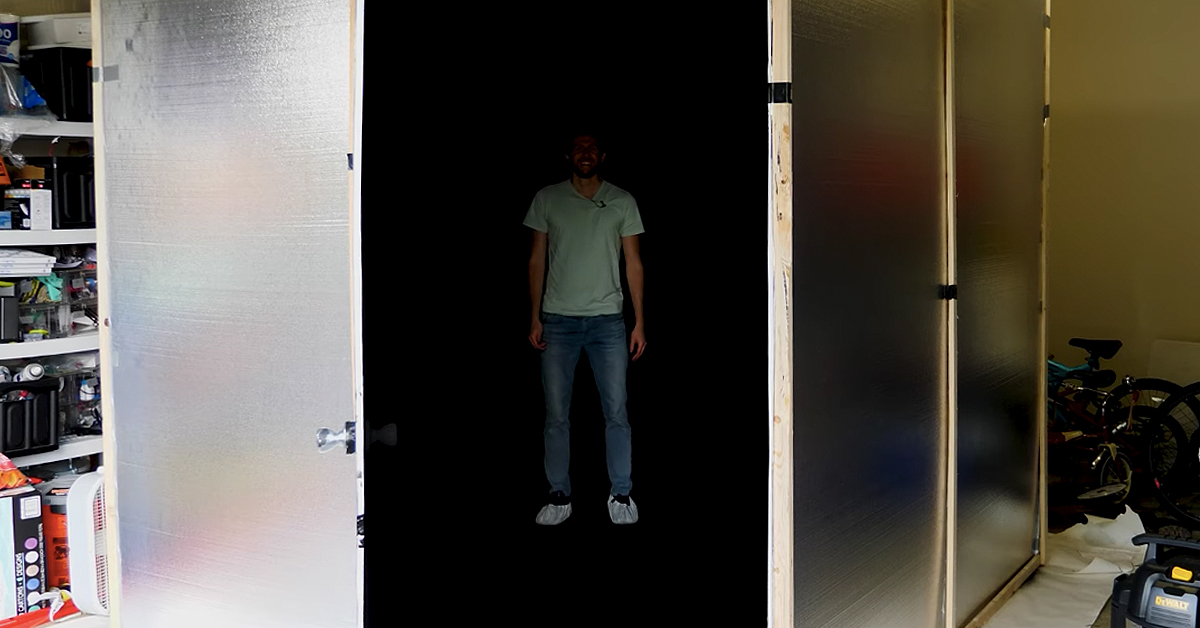 Guy Paints Room With World’s Blackest Paint and Turns the Light On