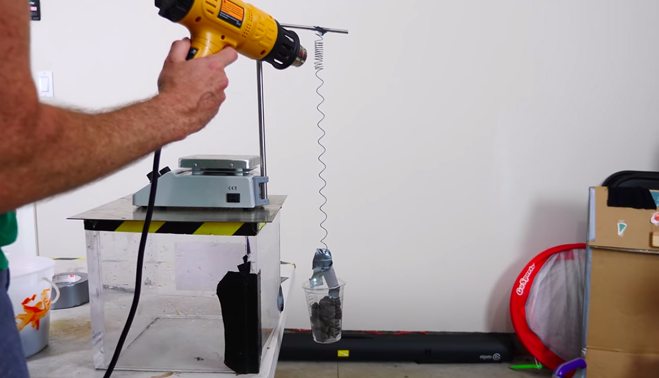 YouTuber Demonstrates Whether It’s Possible to Lift Weights With Nitinol